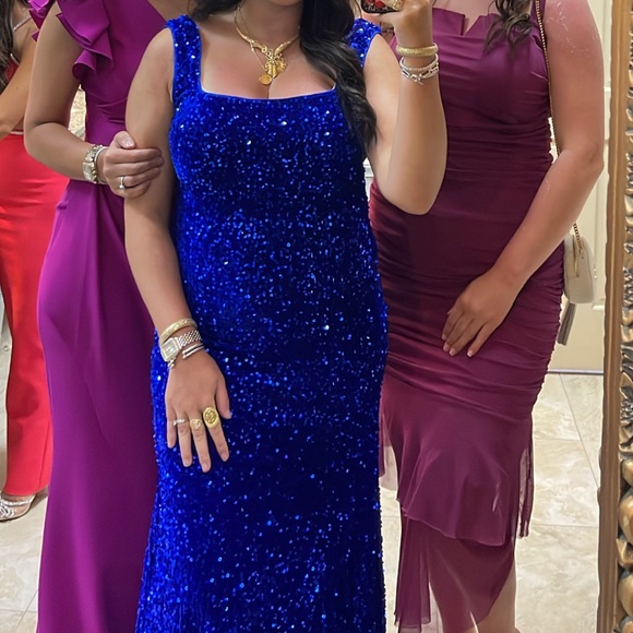 Elegant Blue Sequin Dress - Picture 7 of 7